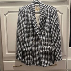 Elie Tahari blue and white houndstooth blazer with silver buttons